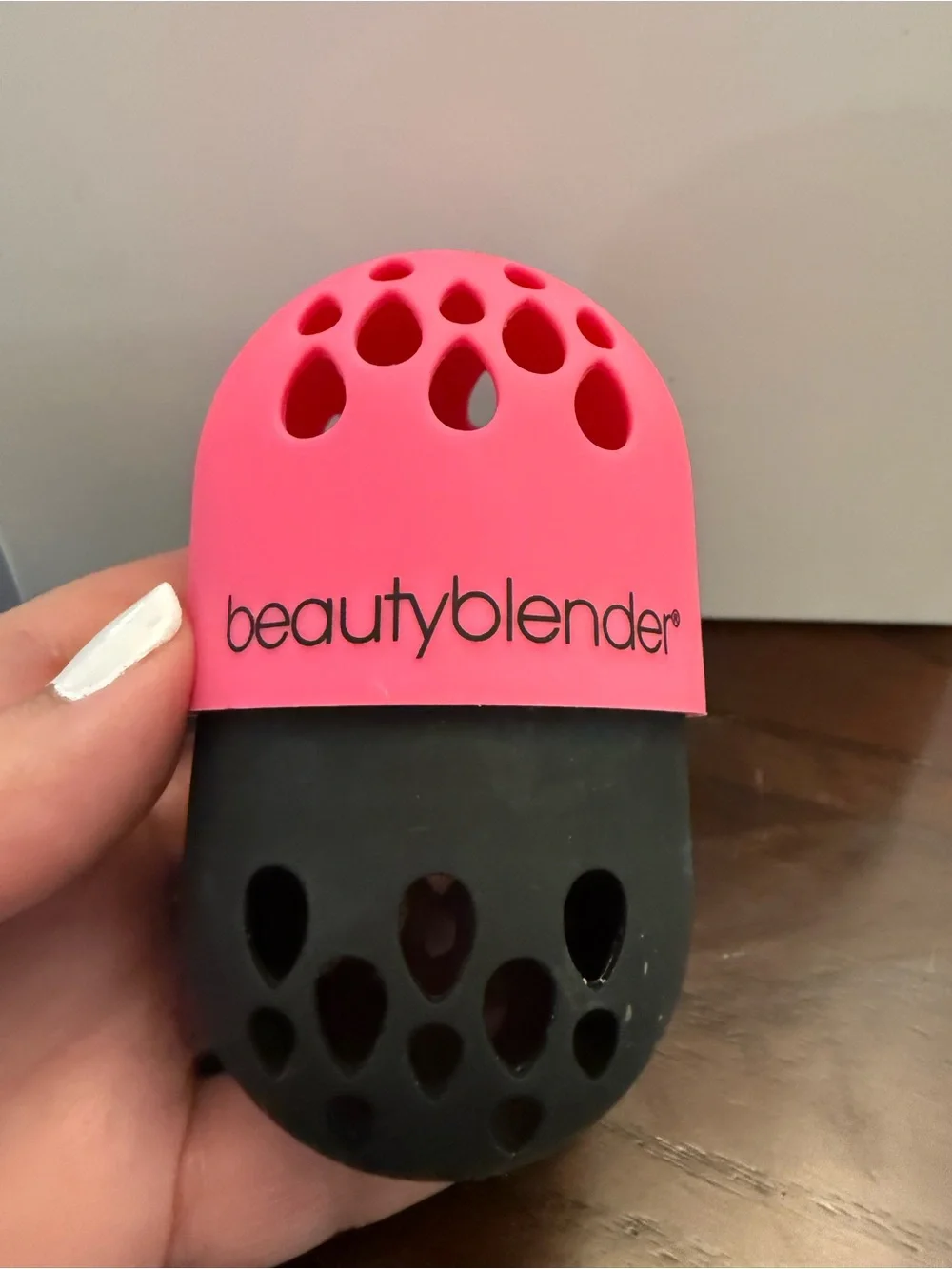 beautyblender Pink & Black Makeup Sponge + Holder
